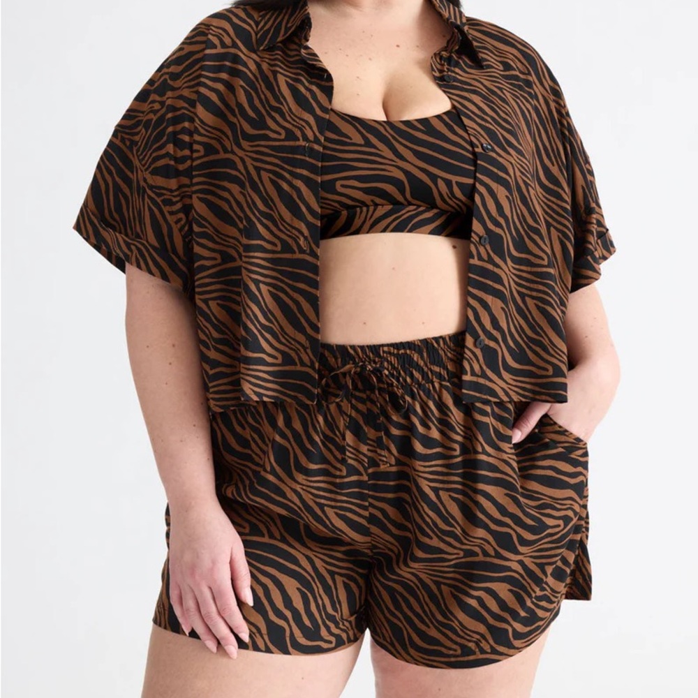 KNIX Poolside Button Up Shirt in Feline since large NEW cropped summer beachwear